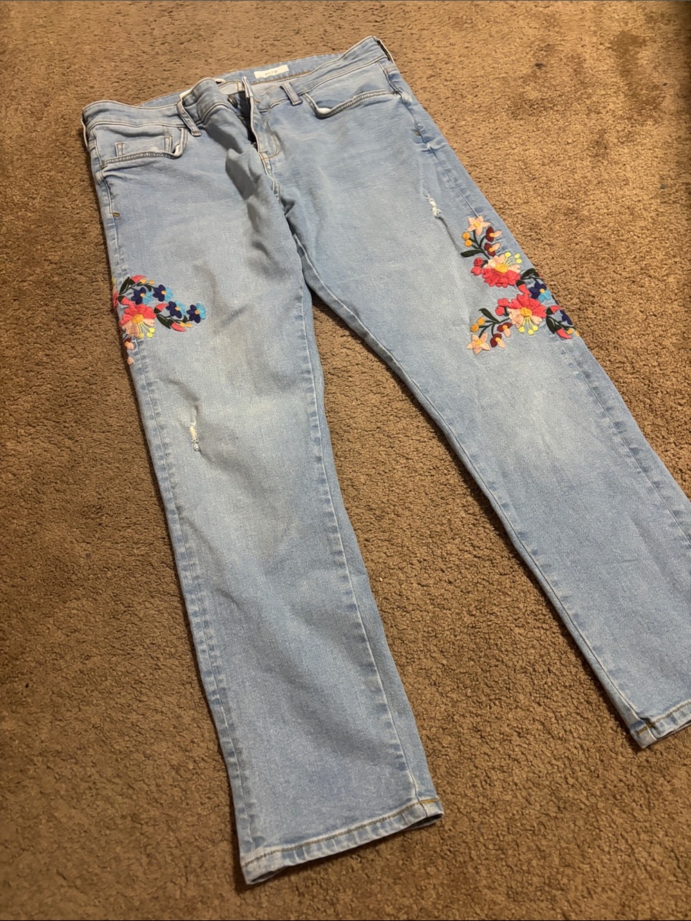 Light Wash Straight-Leg Jeans with Floral Embroidery